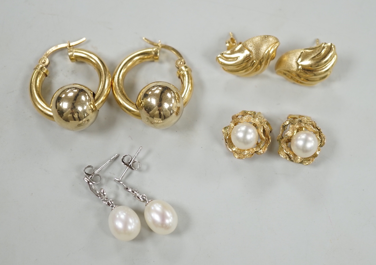 Two pairs of 750 yellow metal earrings, 12.6 grams and two pairs of 375 and cultured pearl set earrings, gross weight 7.2 grams.